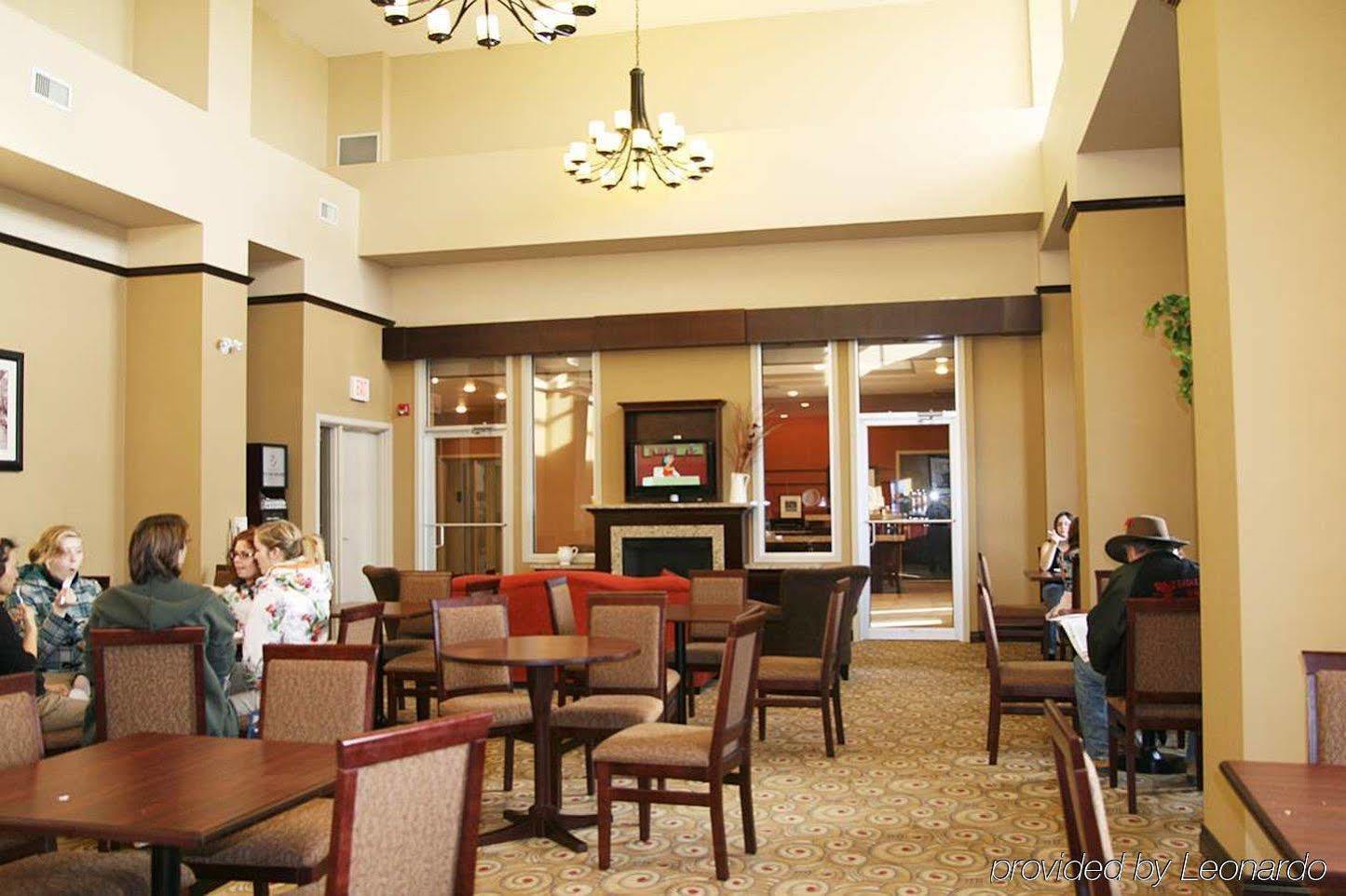 Hampton Inn & Suites By Hilton Edmonton International Airport Leduc Beltér fotó