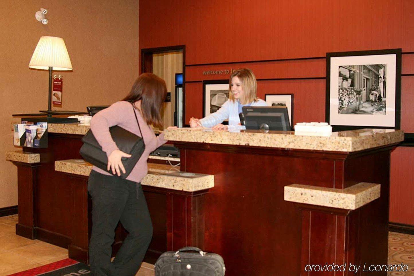 Hampton Inn & Suites By Hilton Edmonton International Airport Leduc Beltér fotó